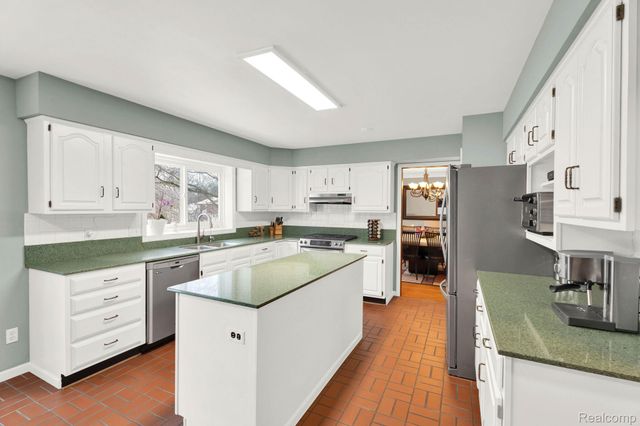 26192 Hidden Valley Drive, Farmington Hills, MI 48331