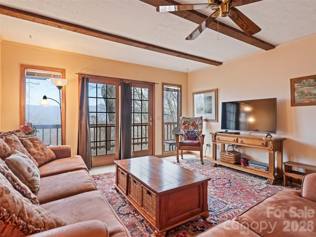 415 Treetop Lane, Waynesville, NC 28785