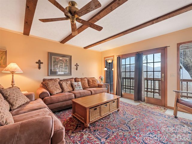 415 Treetop Lane, Waynesville, NC 28785