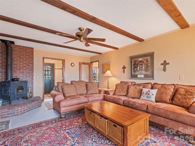 415 Treetop Lane, Waynesville, NC 28785