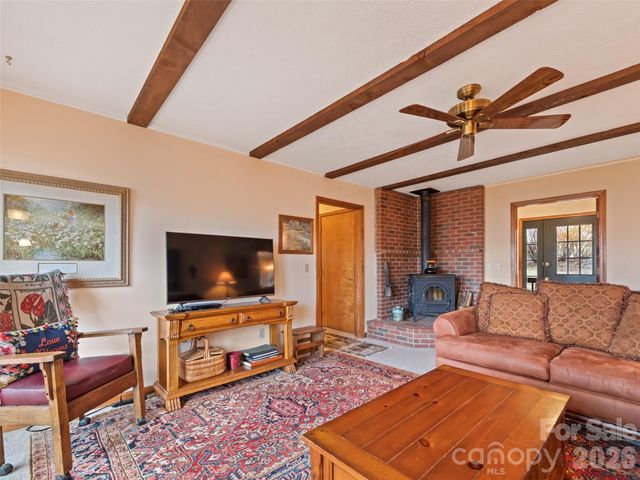 415 Treetop Lane, Waynesville, NC 28785