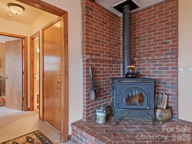 415 Treetop Lane, Waynesville, NC 28785