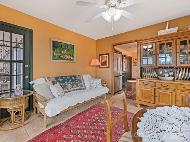 415 Treetop Lane, Waynesville, NC 28785