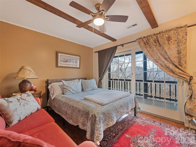 415 Treetop Lane, Waynesville, NC 28785