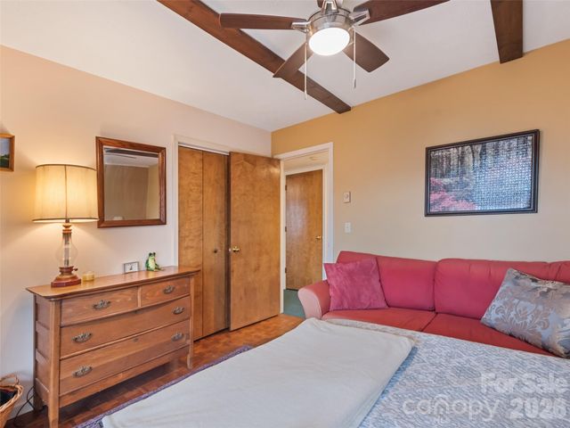 415 Treetop Lane, Waynesville, NC 28785