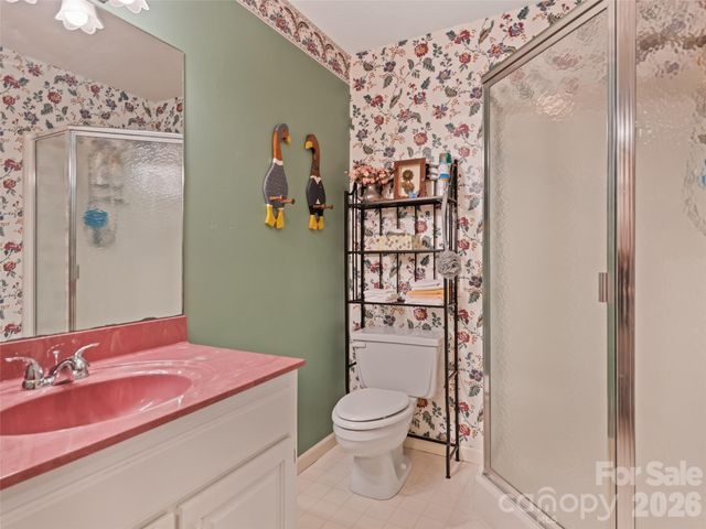 415 Treetop Lane, Waynesville, NC 28785