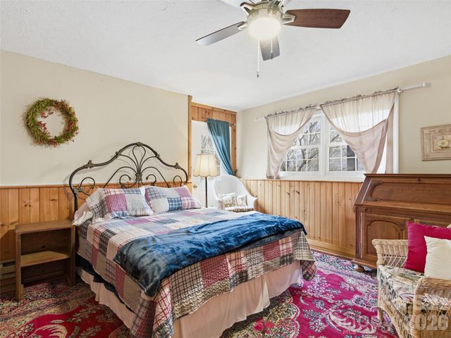 415 Treetop Lane, Waynesville, NC 28785