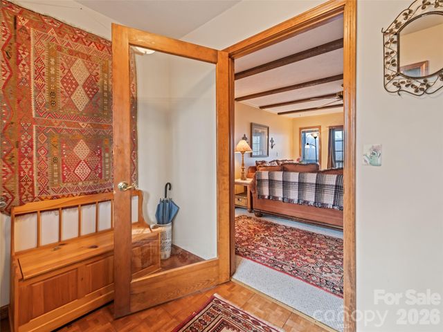 415 Treetop Lane, Waynesville, NC 28785