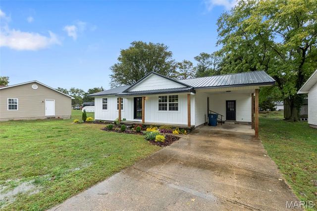 201 Lunbeck Avenue, Gideon, MO 63848