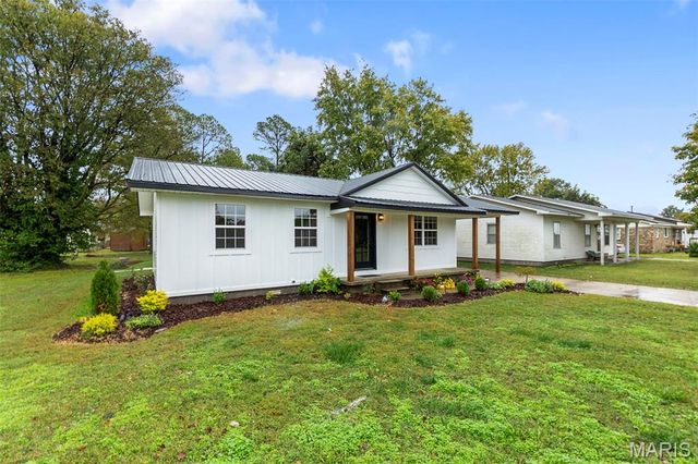 201 Lunbeck Avenue, Gideon, MO 63848