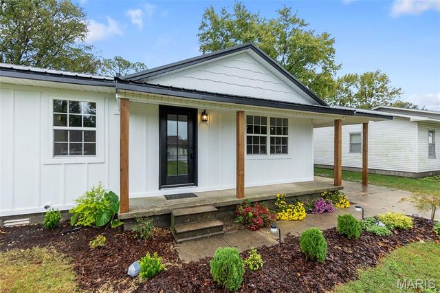 201 Lunbeck Avenue, Gideon, MO 63848