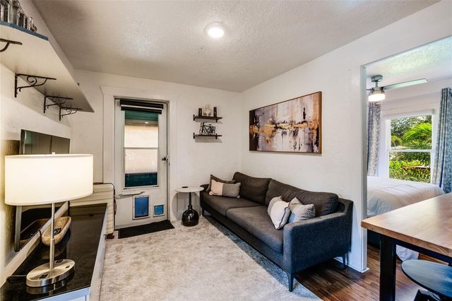 127 23RD STREET N, St Petersburg, FL 33713