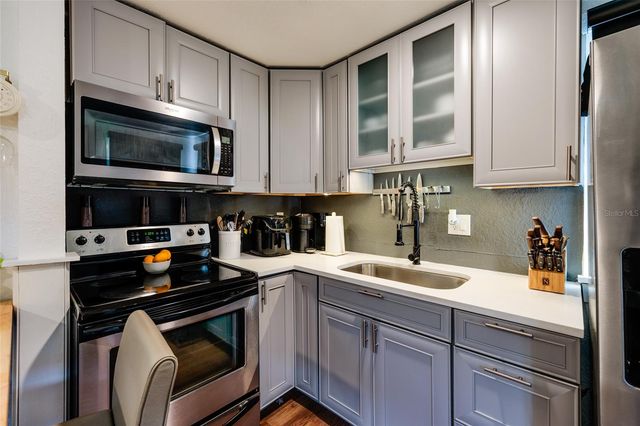127 23RD STREET N, St Petersburg, FL 33713