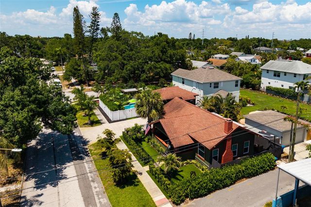 127 23RD STREET N, St Petersburg, FL 33713