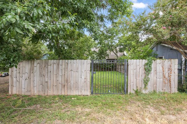 804 Ferry Street, Richmond, TX 77469