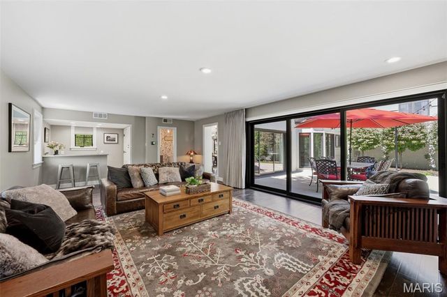 3 The Prado, Ladue, MO 63124