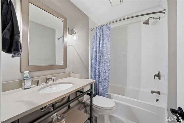 3 The Prado, Ladue, MO 63124