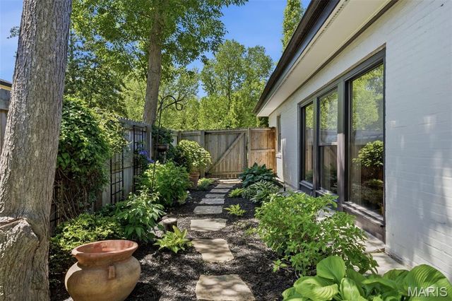 3 The Prado, Ladue, MO 63124