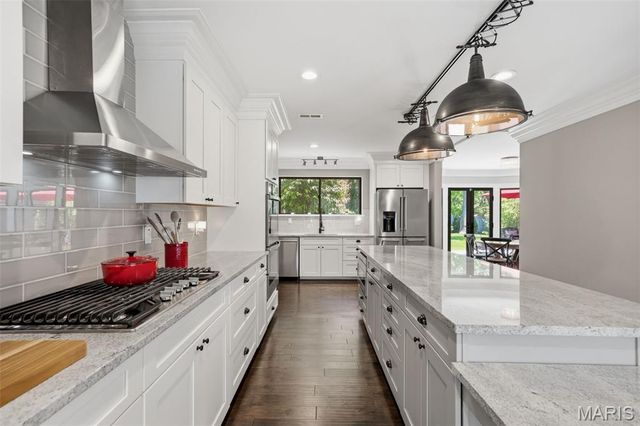 3 The Prado, Ladue, MO 63124