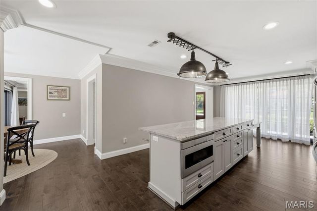 3 The Prado, Ladue, MO 63124