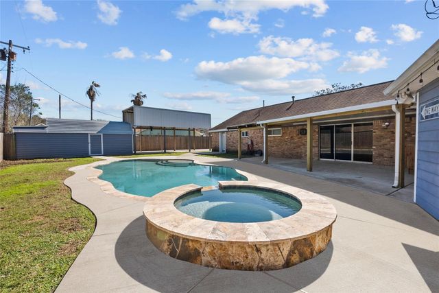 1813 Meadowview Drive, Alvin, TX 77511
