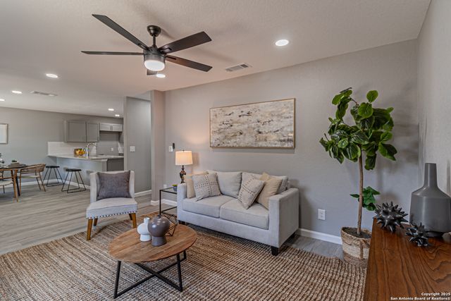 4935 Bartmer, San Antonio, TX 78228