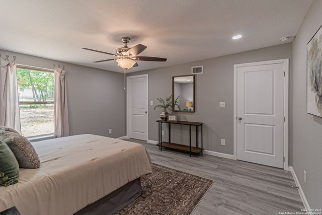 4935 Bartmer, San Antonio, TX 78228