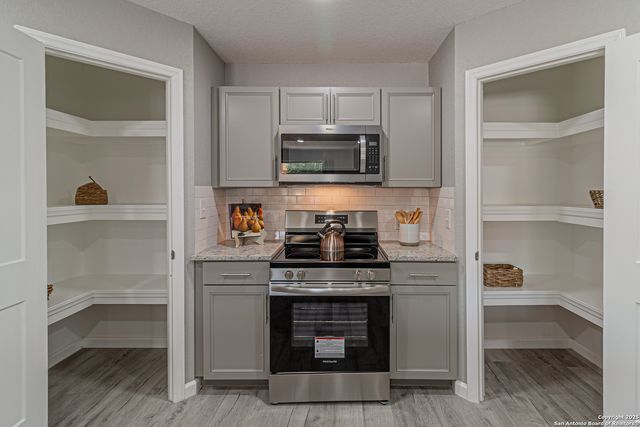 4935 Bartmer, San Antonio, TX 78228