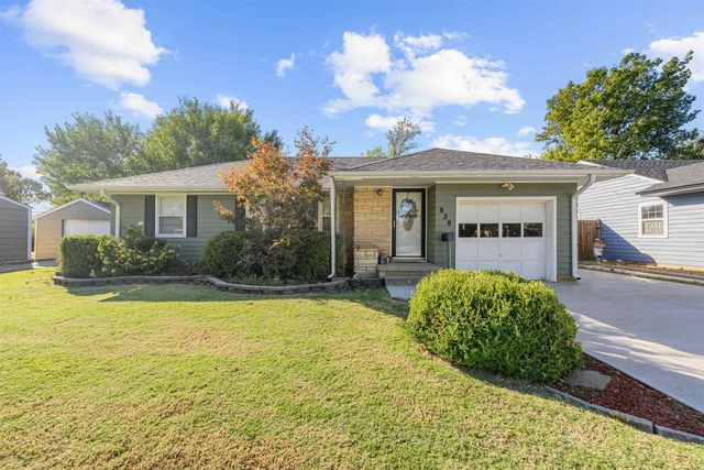 828 E Claflin Ave, Salina, KS 67401