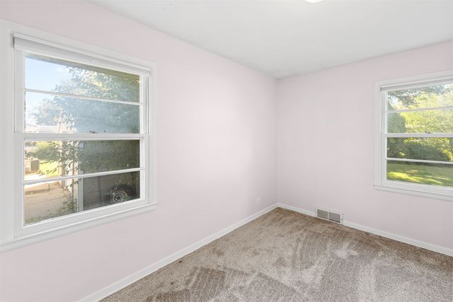 828 E Claflin Ave, Salina, KS 67401