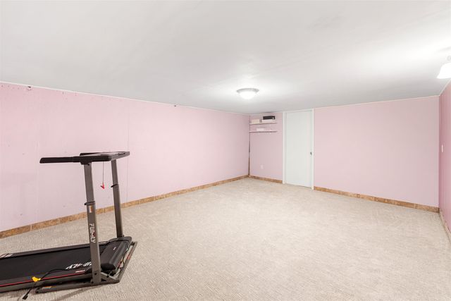 828 E Claflin Ave, Salina, KS 67401