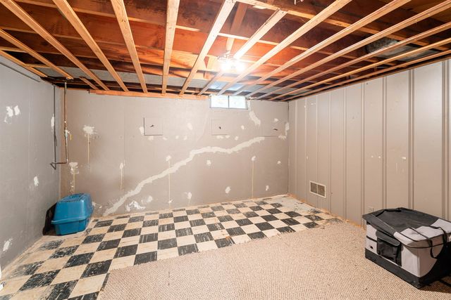 828 E Claflin Ave, Salina, KS 67401