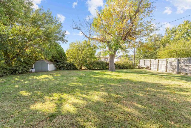 828 E Claflin Ave, Salina, KS 67401