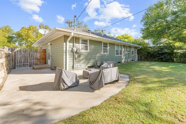 828 E Claflin Ave, Salina, KS 67401