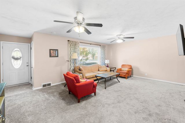 828 E Claflin Ave, Salina, KS 67401