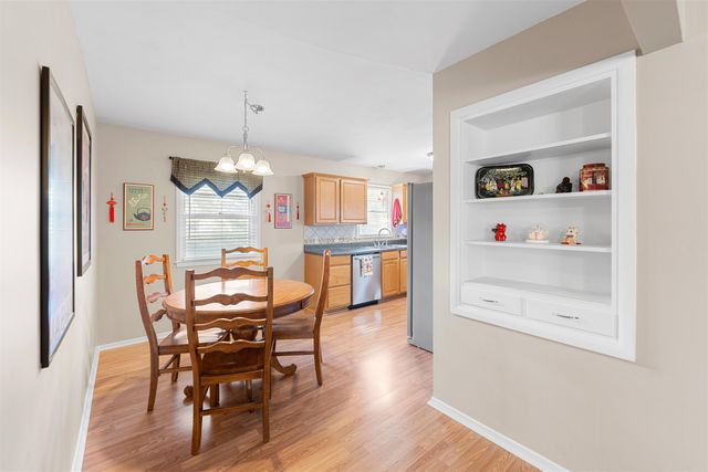 828 E Claflin Ave, Salina, KS 67401