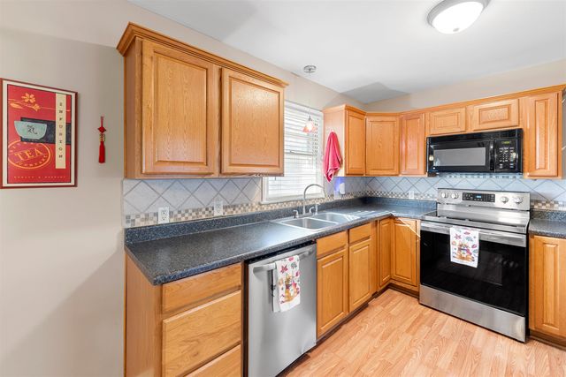 828 E Claflin Ave, Salina, KS 67401