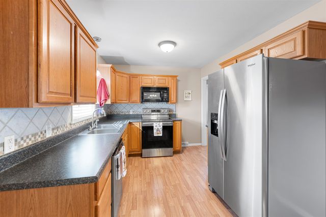 828 E Claflin Ave, Salina, KS 67401