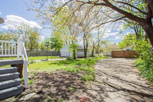 20009 Packard, Detroit, MI 48234