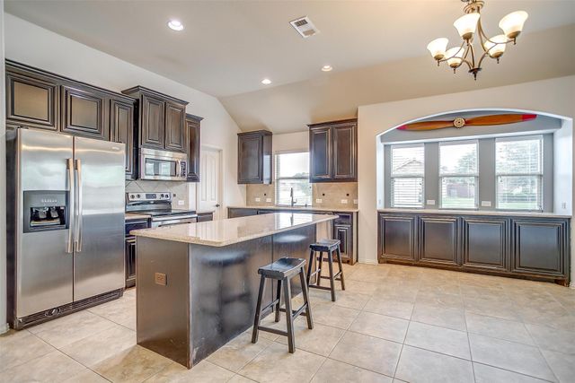 807 Silverthorne Drive, Burleson, TX 76028