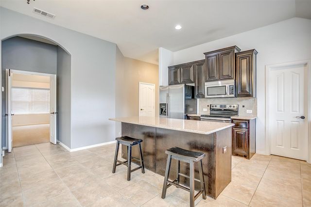 807 Silverthorne Drive, Burleson, TX 76028
