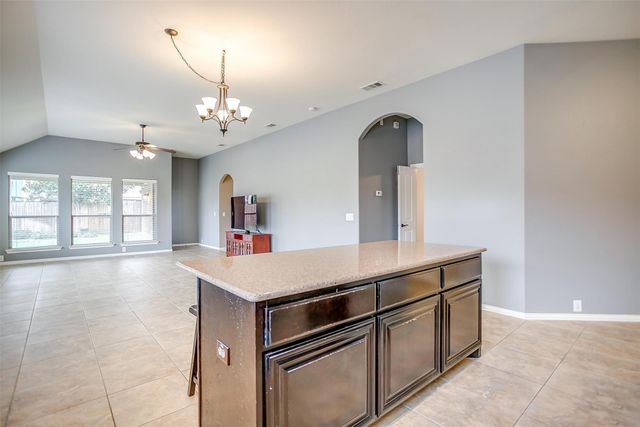 807 Silverthorne Drive, Burleson, TX 76028