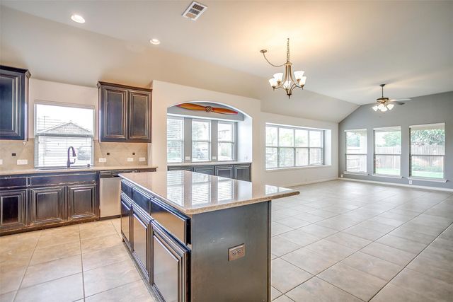 807 Silverthorne Drive, Burleson, TX 76028