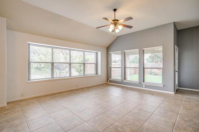 807 Silverthorne Drive, Burleson, TX 76028