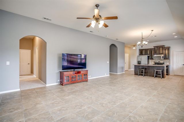 807 Silverthorne Drive, Burleson, TX 76028