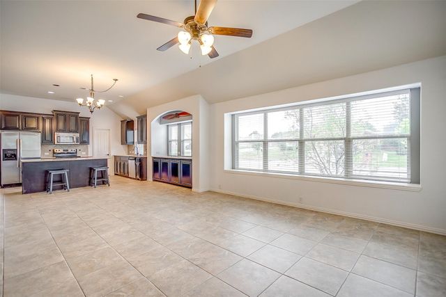 807 Silverthorne Drive, Burleson, TX 76028