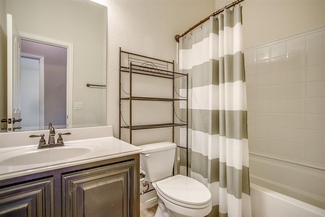 807 Silverthorne Drive, Burleson, TX 76028