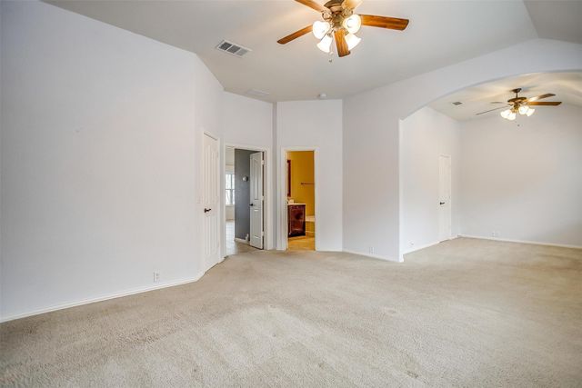 807 Silverthorne Drive, Burleson, TX 76028