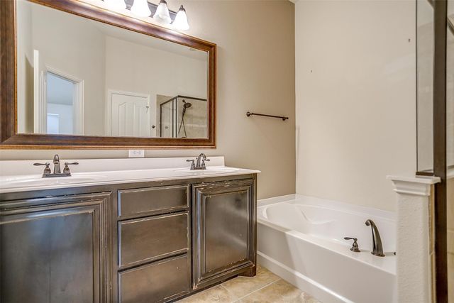 807 Silverthorne Drive, Burleson, TX 76028