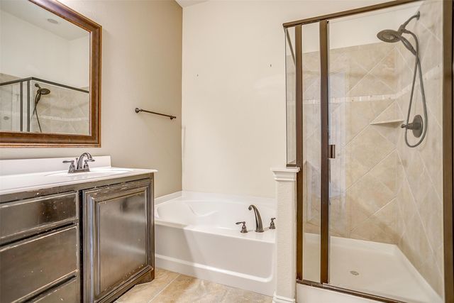 807 Silverthorne Drive, Burleson, TX 76028